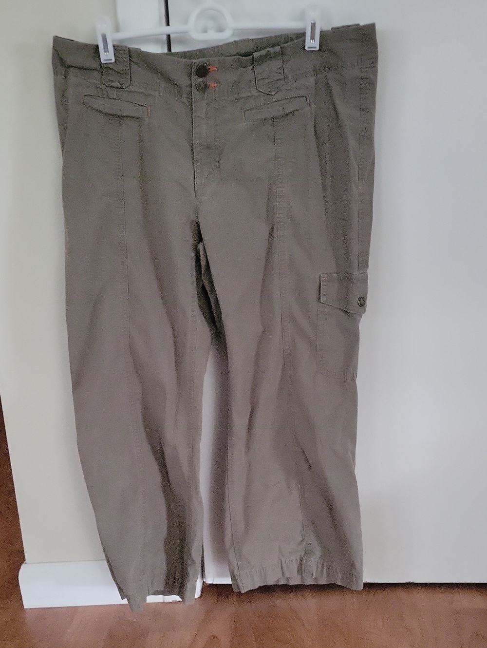 Eddie Bauer Vashon Fit Sz 12 Light Olive Green Cropped Cargo Pants